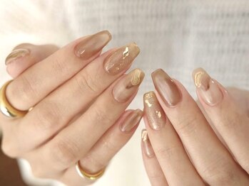 エイチ アンド ビー(H&B)の写真/大人上品なワンホンネイルはオフィスネイルにも◎シンプルながらに自分さ引き立てるデザインもおまかせ♪