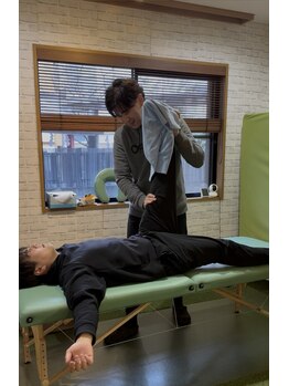 ワイズ パーソナル アンド ヘルス 目黒店(Y's Personal&Health)/スタッフ同士の研修風景