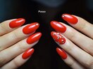 定番の赤ネイル