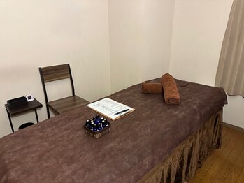 タイ古式マッサージ＆アロマエステ　みんなのタイ古式　横浜店/ベッドとマットで施術♪