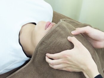 新宿はなぞの鍼灸整骨院 新宿御苑前院の写真/目の疲れが強い方にオススメ♪眼精疲労整体で目の疲れとストレスをスッキリ解消！頭痛や不眠の解消にも◎