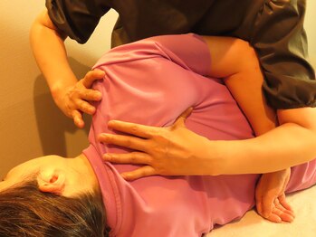 シャランラ(Sharanra)の写真/深く届く圧で首肩こり改善！強もみ対応店
