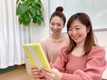 ユイユイマール(Yui Yui Maru)の写真/【顔ヨガ×美容鍼】ほうれい線・フェイスラインのゆるみにアプローチ！表情筋を鍛えて小顔促進♪