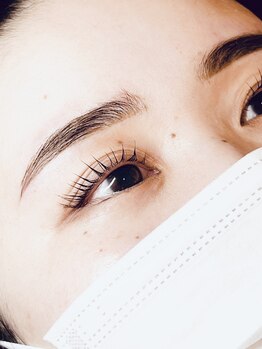 サロン ド ベル(salon de BELLE)の写真/垢抜けEYEを叶える☆アイブロウ×まつ毛同時施術！＋フェイスワックスで理想の表情美へ 