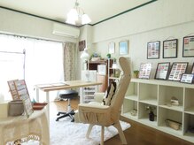 Nailsalon Rosyneの雰囲気（完全個室の空間で映画をみながらリラックス♪）