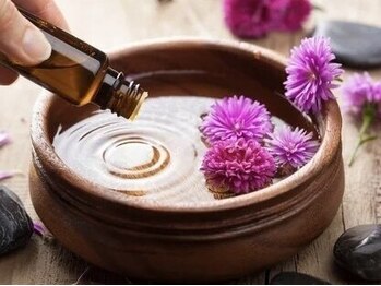 タイ古式マッサージ＆アロマエステ　みんなのタイ古式　横浜店/アロマの精油で心を解きほぐす