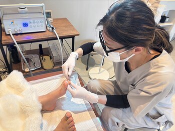 ドクターネイル爪革命 THE KANAZAWA 御経塚店【巻き爪・魚の目・タコ・フットケア】の写真/【その痛み諦めないで!本格施術で足のお悩み解消♪】老若男女問わず施術を求め遠方からも訪れる人気サロン