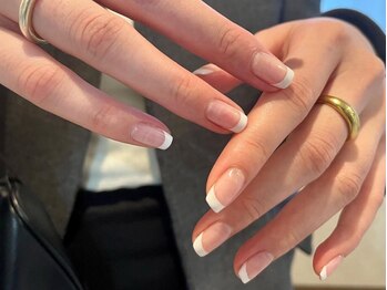 リリービューティ 天神西通り店(Lilybeauty)の写真/<フレンチ¥5500～>オフィスネイルにぴったり◎天神西通り沿いでお仕事帰りやお買い物帰りにも通いやすい♪