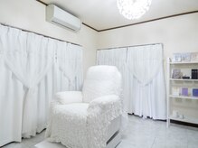 ラ ミュー(LaMieux)の雰囲気（白を基調とした店内☆完全プライベート空間でリラックス◎）