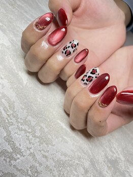 華やかに赤のレオパード