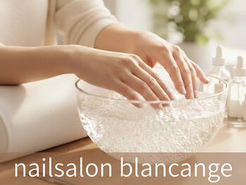 ネイルサロン ブランアンジュ(Blanc Ange)の写真/《深爪・チビ爪も美しく》自分の爪が嫌い…を「理想の指先」に。諦めていた爪も自爪育成ケアで縦長の美爪へ