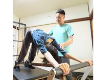 アンサング ピラティス ヨガ スタジオ(UNSUNG PILATES YOGA STUDIO)の雰囲気（お客様の可動域と筋肉に合わせたエクササイズの展開と修正が可能）