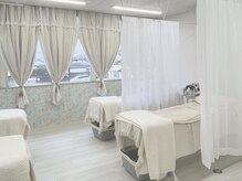 クラシック アイズ(CLASSIC EYES)の雰囲気（清潔感溢れる店内＊カーテンの仕切りでリラックスできます◎）