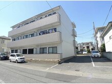 こちらの建物201号室になります！