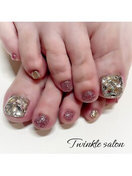 埋め尽くしネイルでキラキラ！