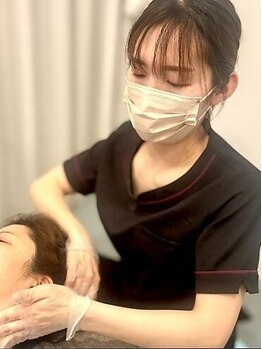 リラスル(Rela x Suru)の写真/小顔＋ドライヘッドスパで頭皮から顔までしっかりケア！フェイスラインを引き上げ若々しい見た目に♪