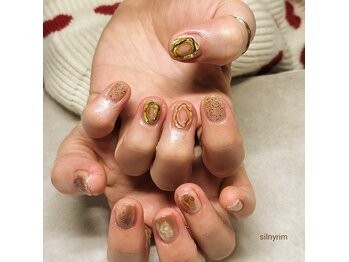 シルニー リム(Silny rim)/アシンメトリーニュアンスネイル