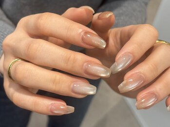 マヴィ(Ma Vie)の写真/シンプルだからこそ際立つ技術力！大人上品な指先で好感度UP♪トレンドのマグネットネイルで可愛い指先に★