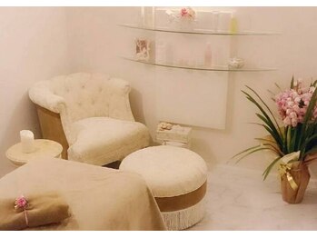 シャンゼリゼ(Champs E'lysees)/ホワイトな店内が清潔感◎