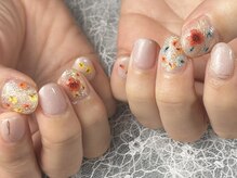 ハッピーフィーリング(Happy Feeling)の雰囲気（ワンカラーにプラスして押し花(^^♪可愛い　　　　　　　　　　）