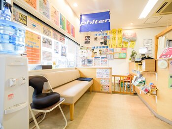 千葉寺ありがとう整骨院/待合室風景