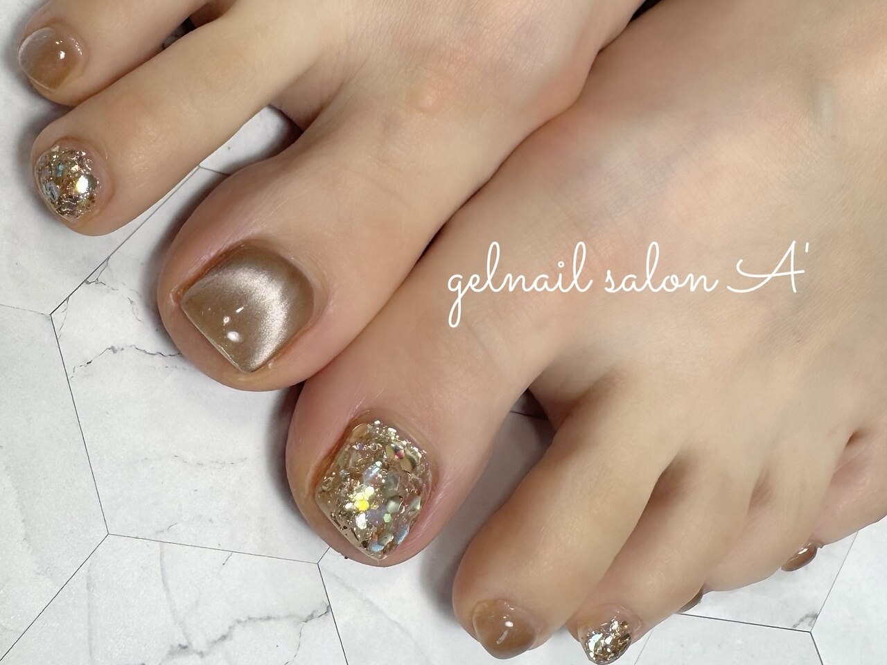 2026年冬トレンド】ゴールド・シルバーのネイルデザイン集｜人気順