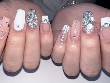 ブラン(Blanc)/埋め尽くし入り綺麗めネイル