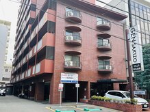 外観　GEN SAKIZOの看板が目印☆202呼出を押して下さい！