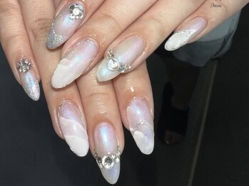 ブラン(Blanc)/オーロラ風ネイル