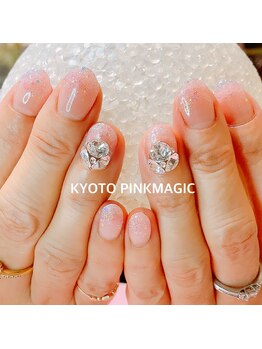 キラキラビジューネイル