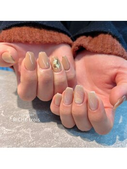 リッシュ トロワ(RICHE trois)/フレンチ×上品マグネットネイル