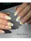 3Dフラワーのイエローネイル