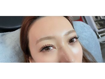 フィーネ アイブロウ(Fi-Ne)/束感まつエク：フラットラッシュ