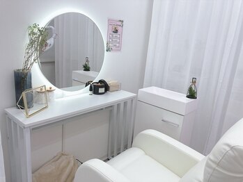 エクシアホワイトニング 代々木店の写真/ブライダルに向けセルフホワイトニング☆どの角度で撮られても美しく♪白い歯と口元美人を目指しましょう!