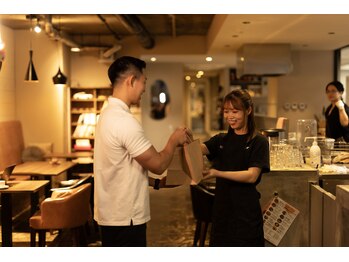 エボ パーソナルトレーニングジム 泉店(E.V.O)/トレーニング前後にスグお食事！