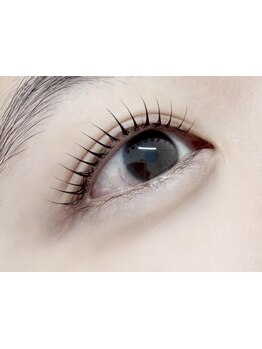 ナチュラル上品な目元にしたい