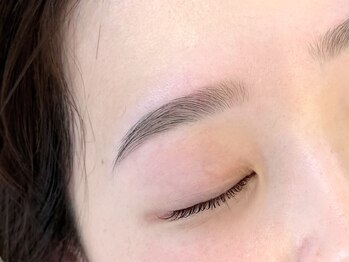 ポアアイラッシュ バイ ミヌ(poa eyelash by minu)の写真/毎朝のメイクを楽にしたい方へ。理想の左右対称な眉を丁寧に整えるサロンで理想の目元に！