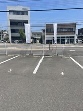 よつ葉/店舗東側駐車場　3番4番