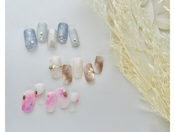 ヴィエント ネイル アイラッシュ サロン(Viento Nail Eyelash Salon)の写真/大人女性の心華やぐ春夏秋冬のトレンドアートが多数!丁寧な施術、モチの良さ好評◎貴女だけの特別な指先を!