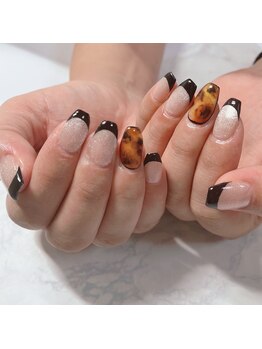 ブラン(blanc)/黒フレンチ×べっこうネイル