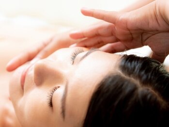 エステアンドネイルサロン ラフィネル(Raffinelle)の写真/【当店人気！リフトアップ★】熟練した手技でお肌の深部まで働きかけ、ハリのあるお肌+小顔へと導きます♪