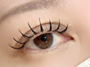 オヤユビヒメ 心斎橋店(Oyayubihime)の写真/【マツエク×パーマ】まつ毛が下がっている方でもぱっちり濃さも出せる★バラつきにくく可愛い目元に！