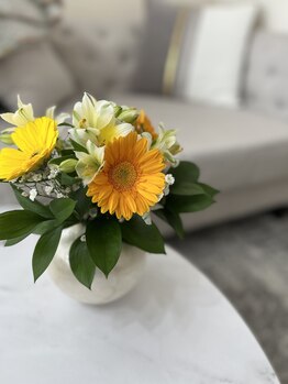 ジェンナラッシュ(jenna lash)の写真/21時まで営業　忙しい女性が通うプライベートサロンです