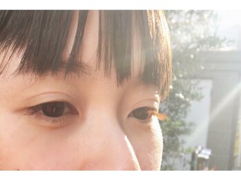 ミネット ビビ(minette BIBI)/日差しに映えるカラー