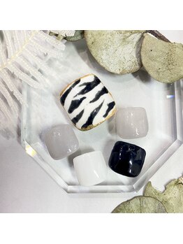 サロンR/ゼブラ柄ネイル