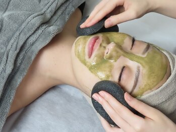 プティ 六本木店(Petit)/4丁寧に拭き取りしていきます