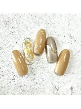 ミュナ(myuna)/ベージュゴールドネイル