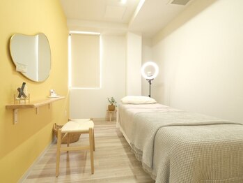 ソアラアイ(soara eye)の写真/個室プライベートサロンで施術を受けながら心もリラックスできる癒しの時間をご提供◎丁寧な接客で満足感◎