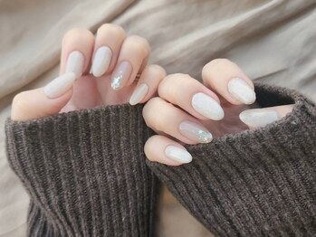 ネイルサロン ラディエス (Nailsalon Ladeesse)の写真/【キラキラデザインも数多くご用意♪】女性にとっての癒しはキラキラ…★気分が上がるキラキラネイルも◎