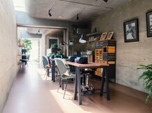 自爪育成ネイルサロン em.b（エンビー）下北沢【フィルイン・フットネイル】